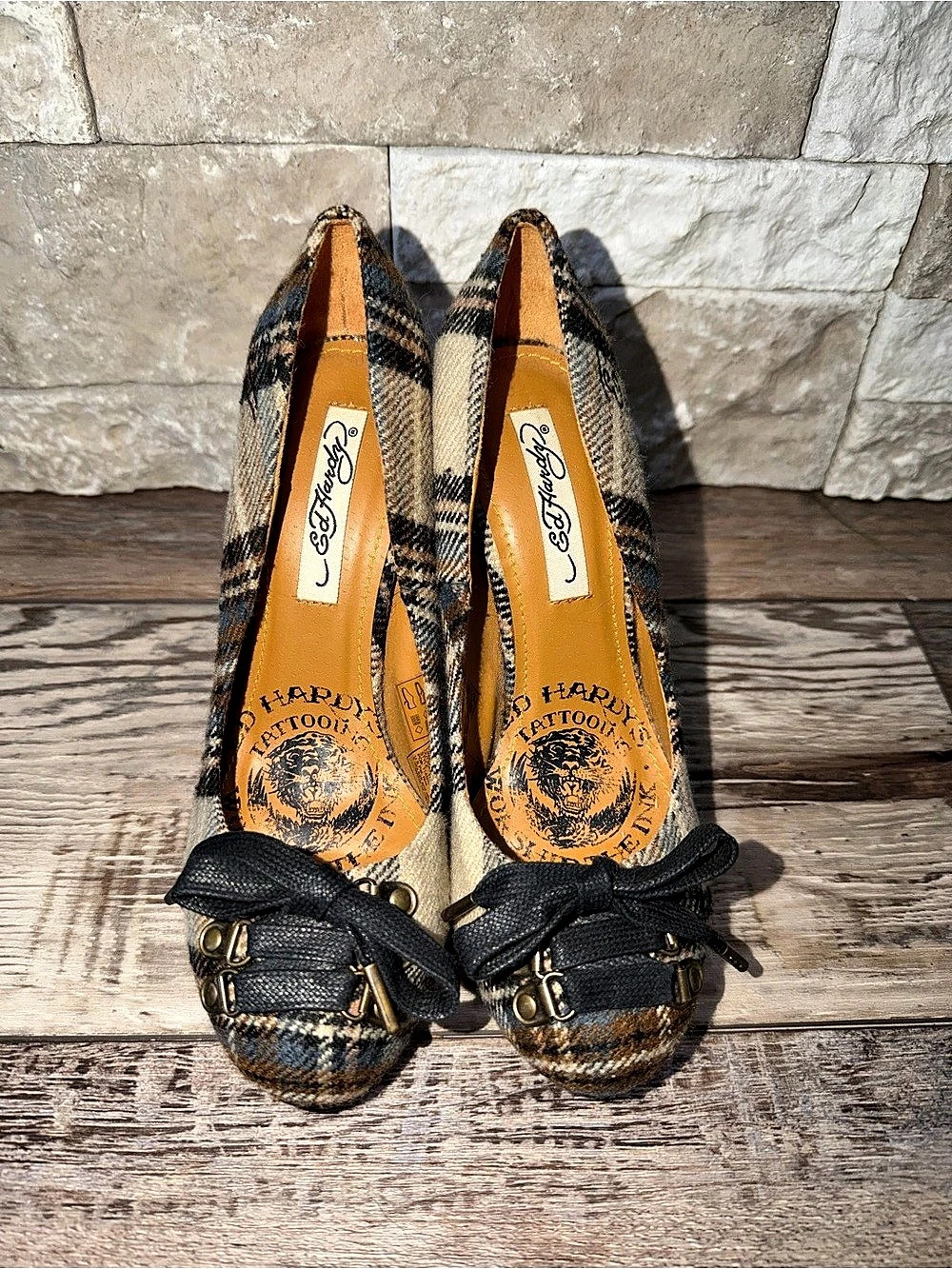 Ed Hardy Y2K high heel tartan pumps with bow Brown Tan Plaid Size 6 Women’s
